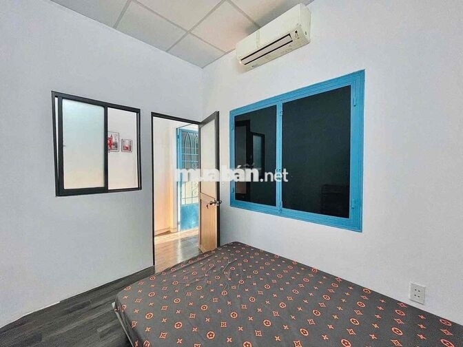 CHO THUÊ CHDV 2 PHÒNG NGỦ - BAN CÔNG FULL NỘI THẤT RỘNG 50m2 ngay BT