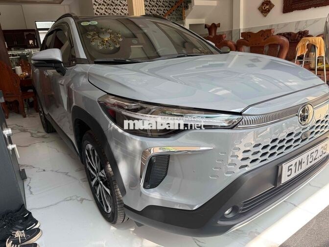 Toyota Corolla Cross 11/2025 9300km Xám xi măng