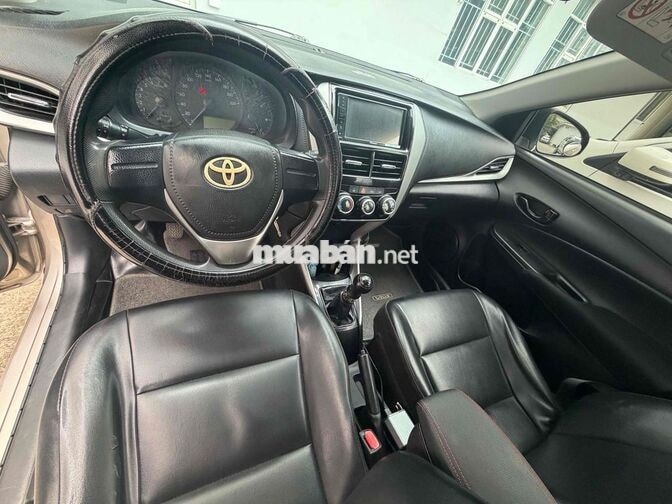 Toyota Vios Vàng cát 5 chỗ