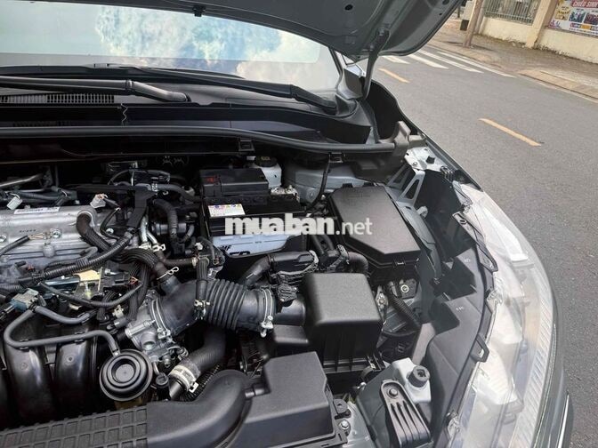 Toyota Corolla Cross 11/2025 9300km Xám xi măng