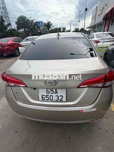 Toyota Vios Vàng cát 5 chỗ