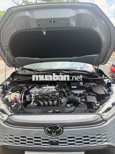 Toyota Corolla Cross 11/2025 9300km Xám xi măng