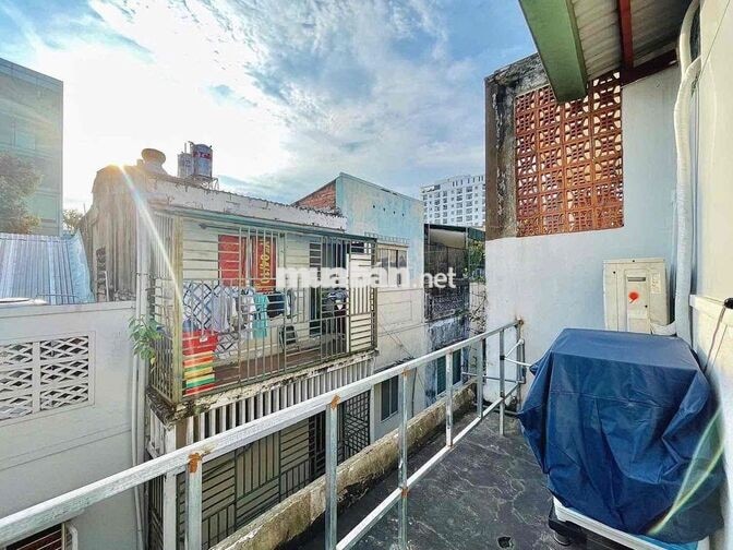 CHO THUÊ CHDV 2 PHÒNG NGỦ - BAN CÔNG FULL NỘI THẤT RỘNG 50m2 ngay BT