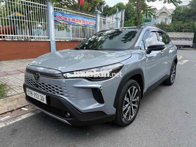 Toyota Corolla Cross 11/2025 9300km Xám xi măng