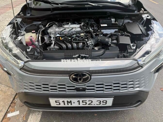 Toyota Corolla Cross 11/2025 9300km Xám xi măng