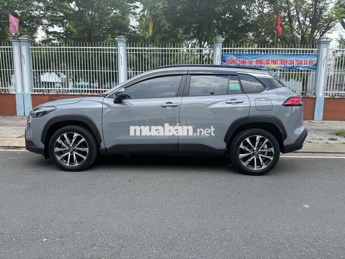 Toyota Corolla Cross 11/2025 9300km Xám xi măng