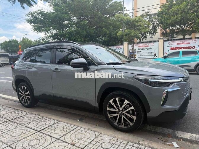 Toyota Corolla Cross 11/2025 9300km Xám xi măng