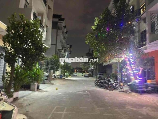 cho thuê nhà đẹp , fun nội thất . 1trệt , 3lầi , giá: 15tr