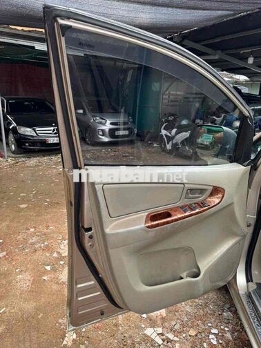 Toyota Innova 8 chỗ Vàng cát Số sàn