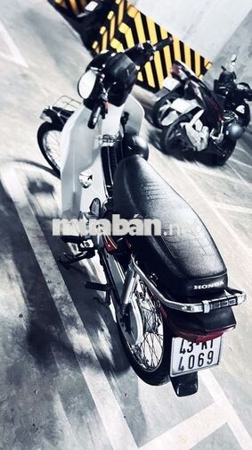 Honda Dream II màu Đỏ mận quân