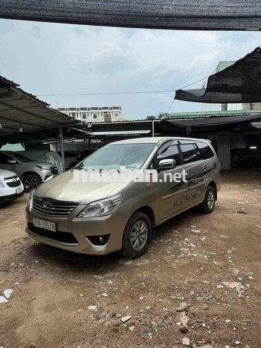 Toyota Innova 8 chỗ Vàng cát Số sàn