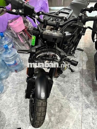 Husqvarna Svartpilen 401 3000 km Đen