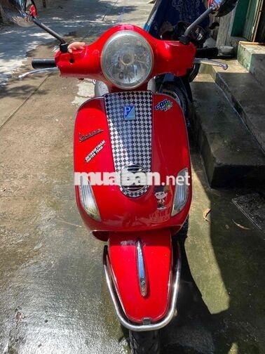 Piaggio Vespa LX 125 màu Đỏ