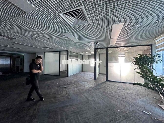 Cho thuê góc 3MT ngang 8m, dtsd~700m2-KC: hầm 6L-có TM,pccc-Giá:150tr