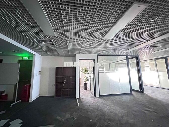 Cho thuê góc 3MT ngang 8m, dtsd~700m2-KC: hầm 6L-có TM,pccc-Giá:150tr