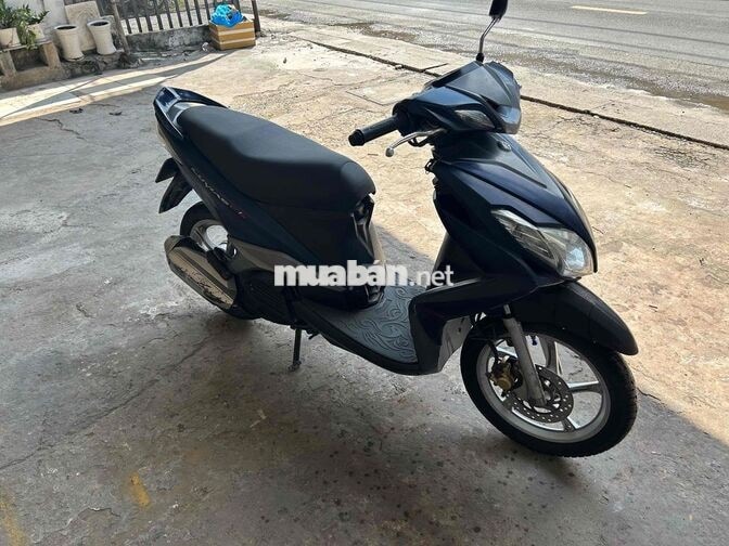 Yamaha Luvias FI màu Xanh đen