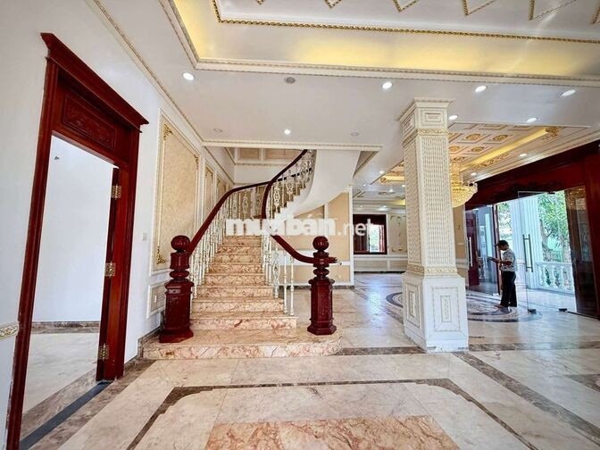 Biệt thự Khủng gần 800m2 3 Tầng Đẳng cấp Gần Ngã Tư Ga