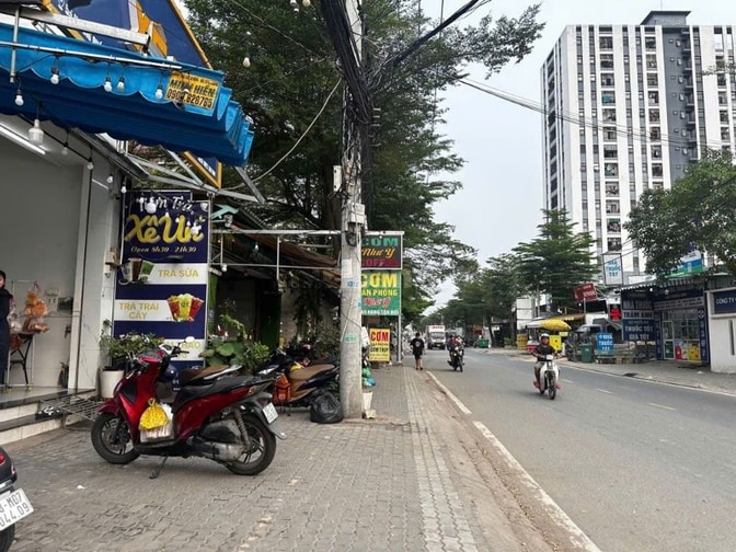 Bán nhà Hoàng Quốc Việt, mặt tiền KD , căn hiếm, 250 m2, 5 tầng, 23 tỷ