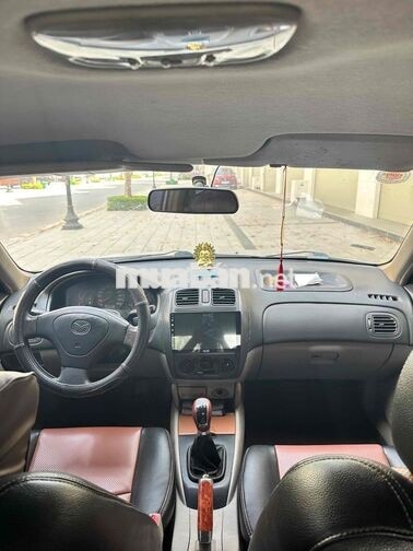 Mazda 323 màu Bạc