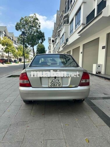 Mazda 323 màu Bạc