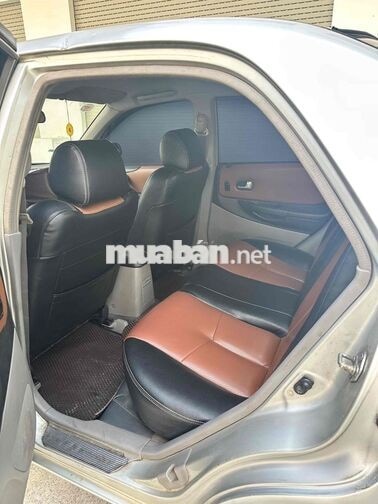 Mazda 323 màu Bạc