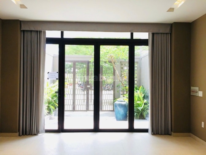 Bán nhà Hoàng Quốc Việt, mặt tiền KD , căn hiếm, 250 m2, 5 tầng, 23 tỷ