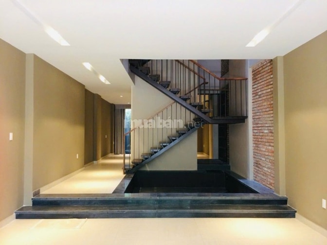 Bán nhà Hoàng Quốc Việt, mặt tiền KD , căn hiếm, 250 m2, 5 tầng, 23 tỷ