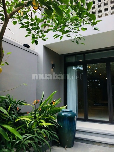 Bán nhà Hoàng Quốc Việt, mặt tiền KD , căn hiếm, 250 m2, 5 tầng, 23 tỷ