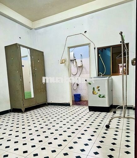 Cho nữ thuê phòng 20m2 CMT8 Q3 free nước free wifi WC riêng