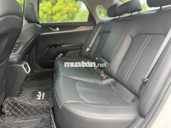Kia K5 2.0 premium 2023