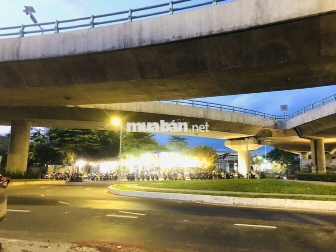 Cho thuê nhà mặt tiền cầu vượt Ngã Ba Huế 3,2 triệu