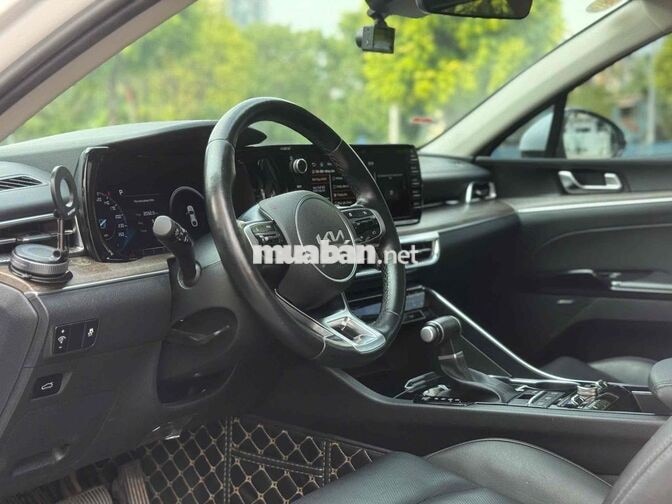 Kia K5 2.0 premium 2023