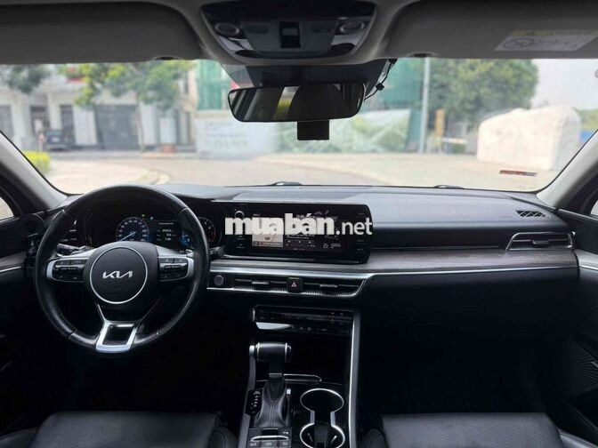 Kia K5 2.0 premium 2023