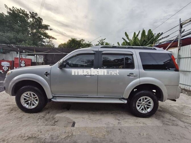 Ford Everest 2011 Số sàn 5 chỗ máy xăng