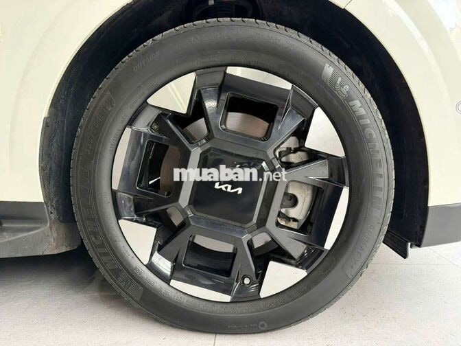 Kia Carnival 2024 Signature 2.2D,7 chỗ,màu trắng