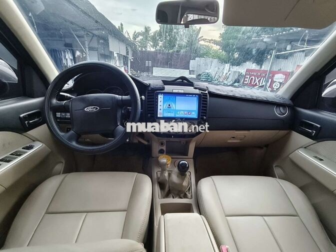 Ford Everest 2011 Số sàn 5 chỗ máy xăng