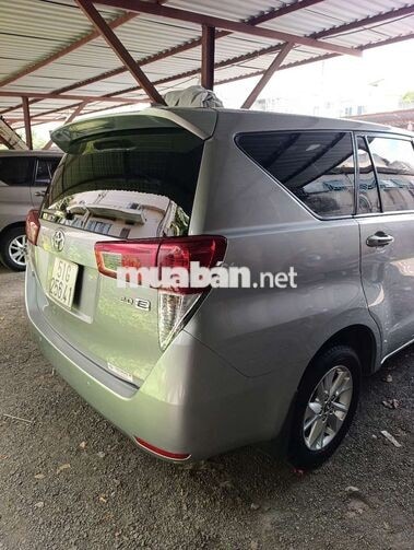 Toyota Innova 2.0E Bạc 8 chỗ Số sàn