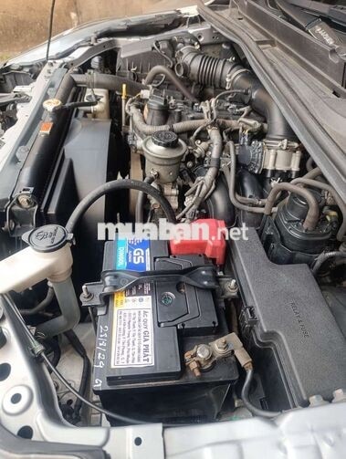 Toyota Innova 2.0E Bạc 8 chỗ Số sàn