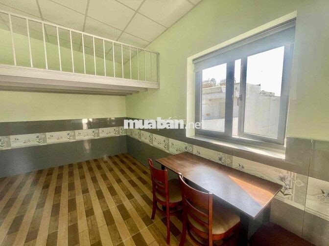 DUPLEX CỬA SỔ TRỜI BÊN KHU INTRESCO Ở LIỀN GIÁ 4TR TÁCH BẾP RỘNG RÃI