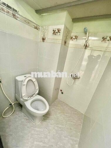DUPLEX CỬA SỔ TRỜI BÊN KHU INTRESCO Ở LIỀN GIÁ 4TR TÁCH BẾP RỘNG RÃI