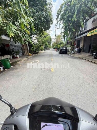 Mặt tiền Lê Sao. Tân Phú (3pn, 2wc). Có sẵn 3 máy lạnh. Dtsd 126m2