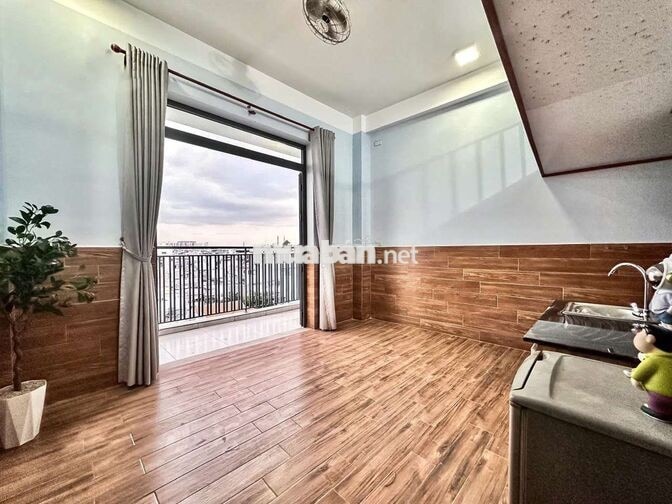 Cho thuê Duplex ban công, thang máy ngay Ngã 5 Chuồng Cún