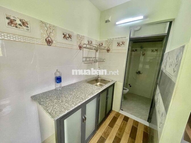 DUPLEX CỬA SỔ TRỜI BÊN KHU INTRESCO Ở LIỀN GIÁ 4TR TÁCH BẾP RỘNG RÃI