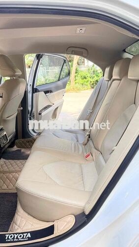 Toyota Camry 2.0G sản xuất 2019 nhập khẩu
