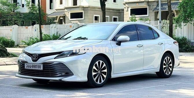 Toyota Camry 2.0G sản xuất 2019 nhập khẩu