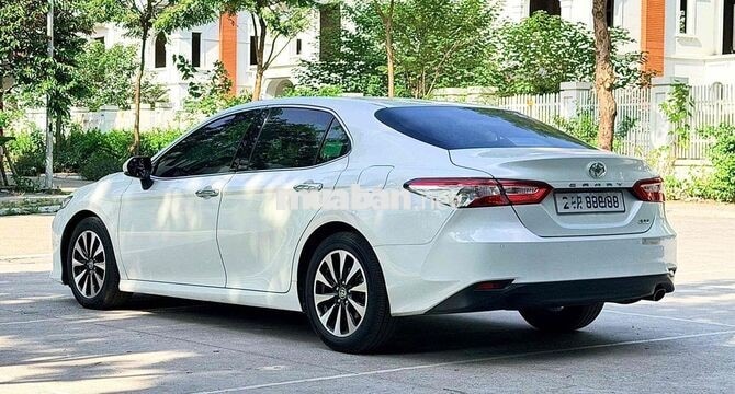 Toyota Camry 2.0G sản xuất 2019 nhập khẩu