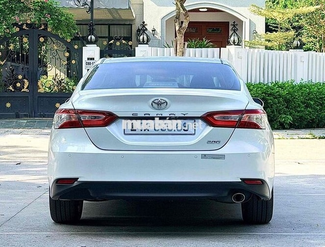 Toyota Camry 2.0G sản xuất 2019 nhập khẩu