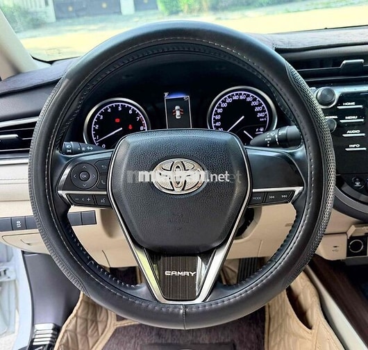 Toyota Camry 2.0G sản xuất 2019 nhập khẩu