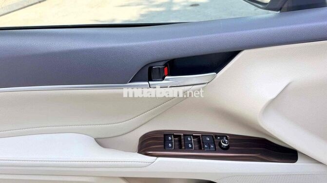 Toyota Camry 2.0G sản xuất 2019 nhập khẩu