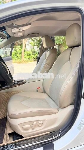 Toyota Camry 2.0G sản xuất 2019 nhập khẩu